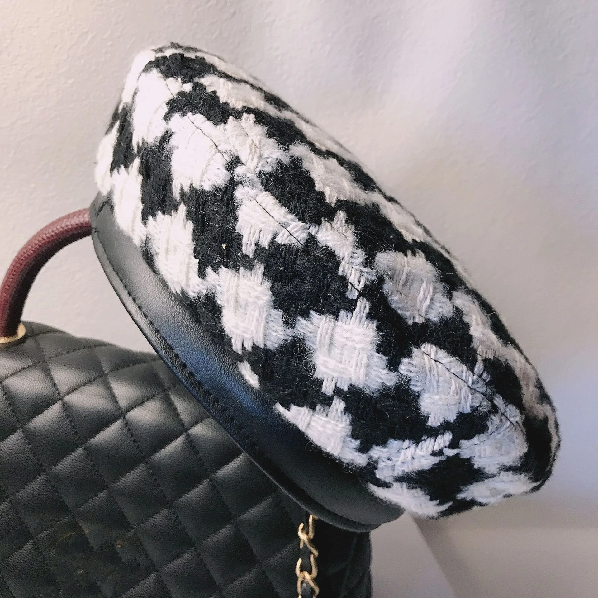 Beret female Jin Zhini Jennie houndstooth casual British French autumn and winter tweed flat top brim painter hat tide