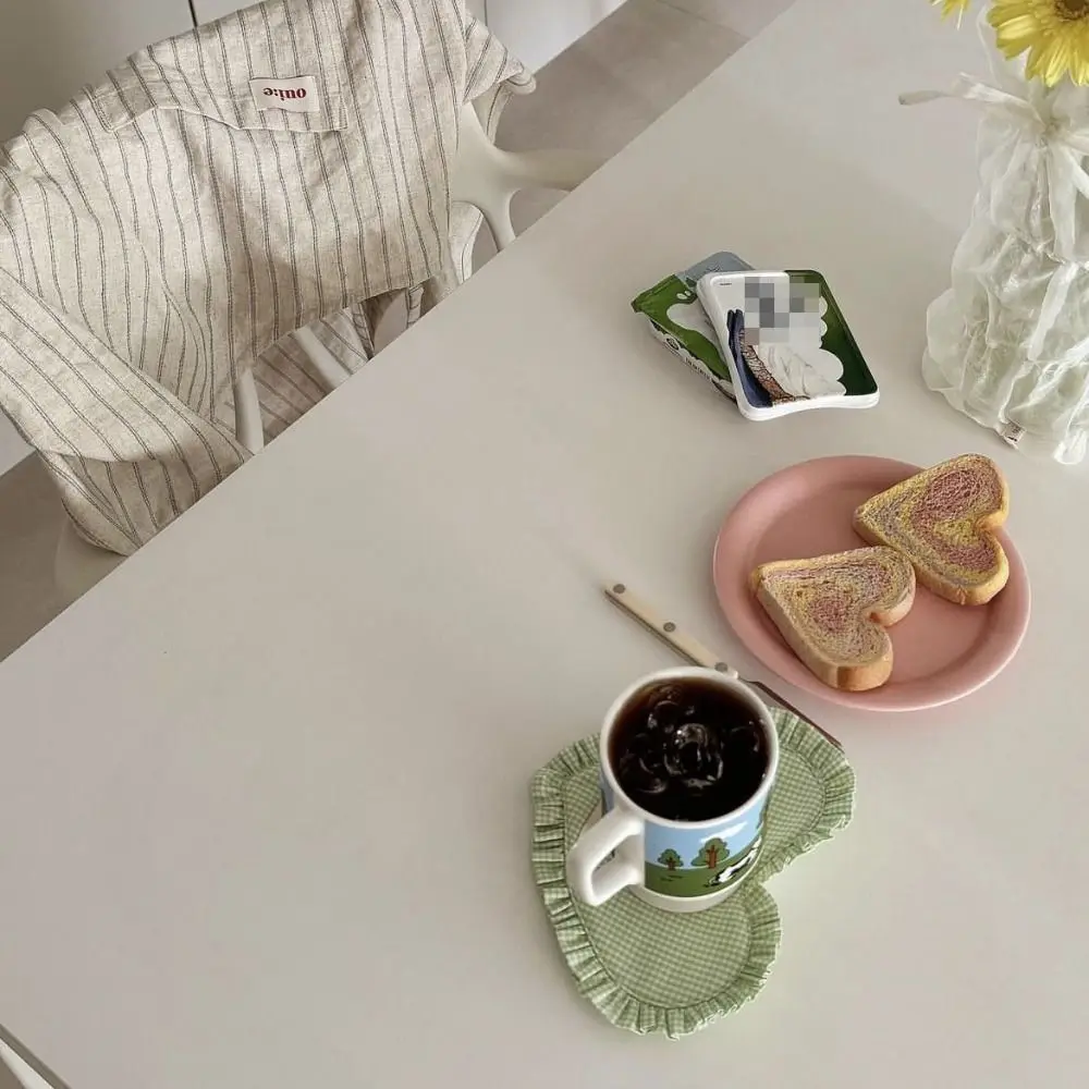 INS Heart-shaped Plaid Meal Mat with Pleated Lace Cute Insulation Pad Mat Portable Delicate Bowl Mats Living Room