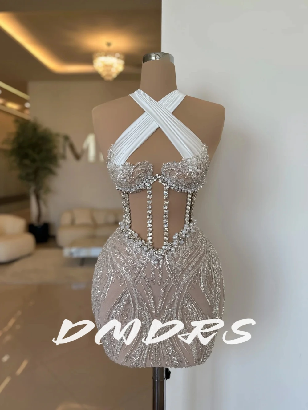 

Women Luxurious Halter Rhinestones Homecoming Dress Customized Mini Gorgeous Shiny Wedding Party Wear Sexy Pearls Evening Gown