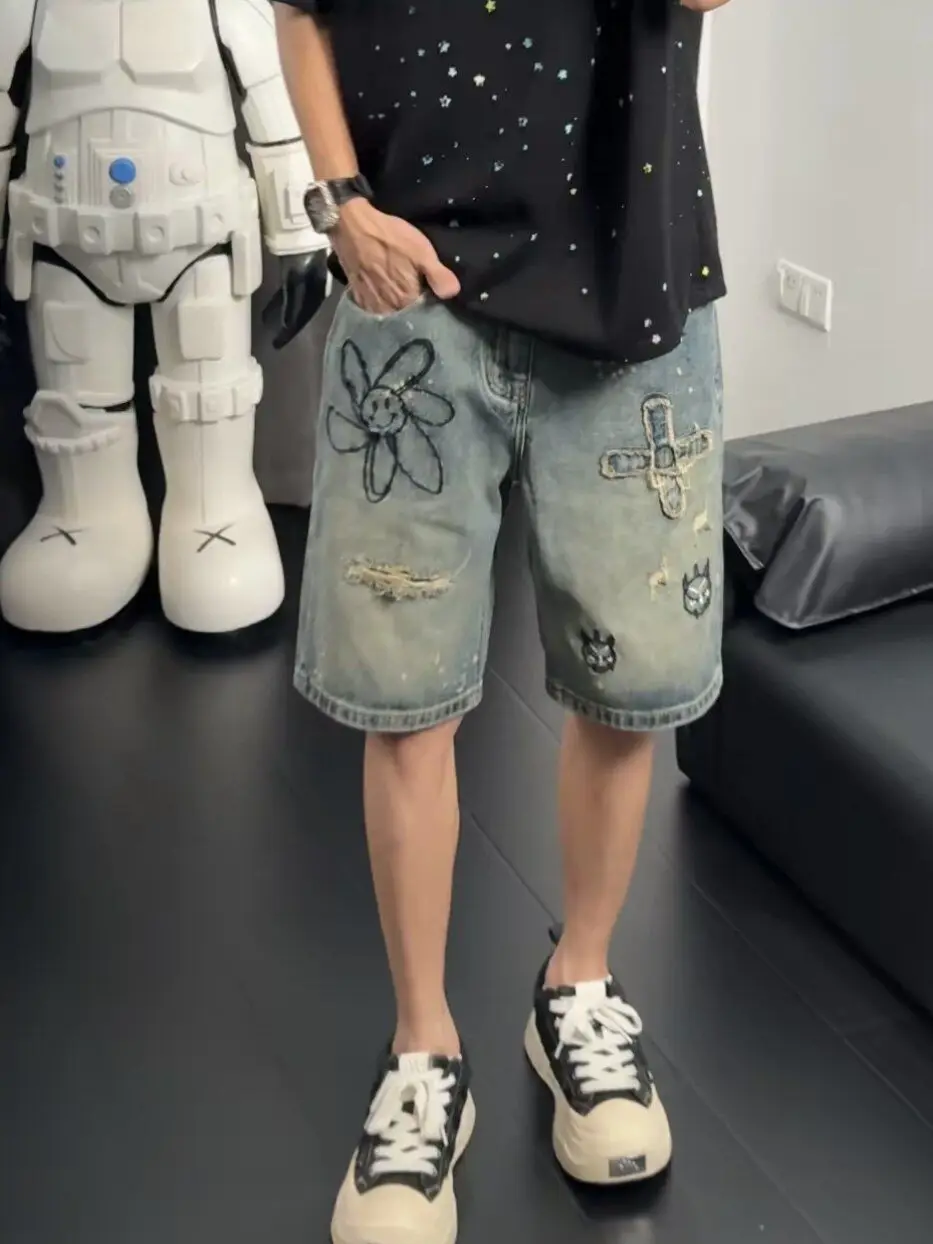Mens Vintage Washed Cartoon Floral Embroidery Loose Knee Length Denim Shorts