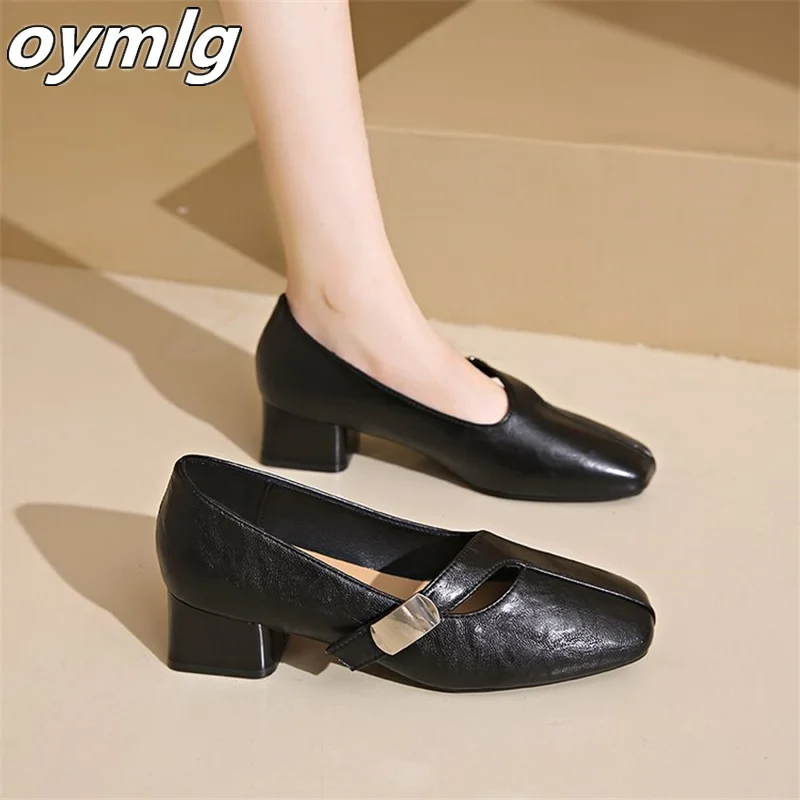 Vierkant-Einzels chuh mit flachem Mund für Frauen 2024 Neue einteilige Lederschuhe mit dicken und mittleren Absätzen für Frauen