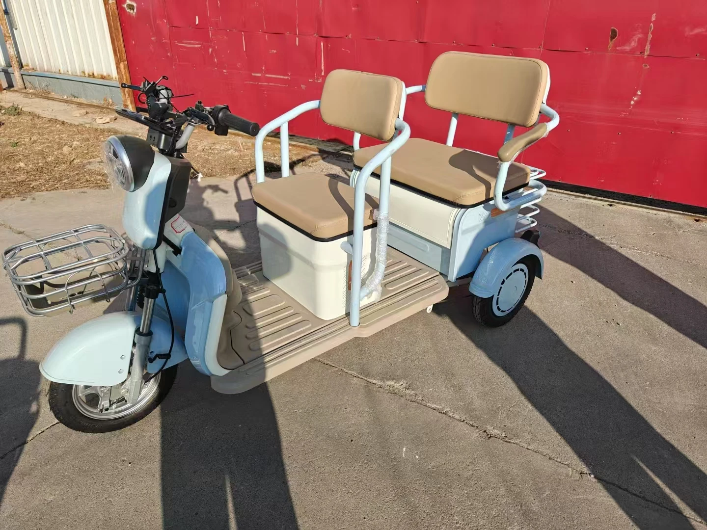 الصين رخيصة مقعدين الكبار ثلاث عجلات دراجة ثلاثية العجلات الكهربائية مع محرك للركاب #4