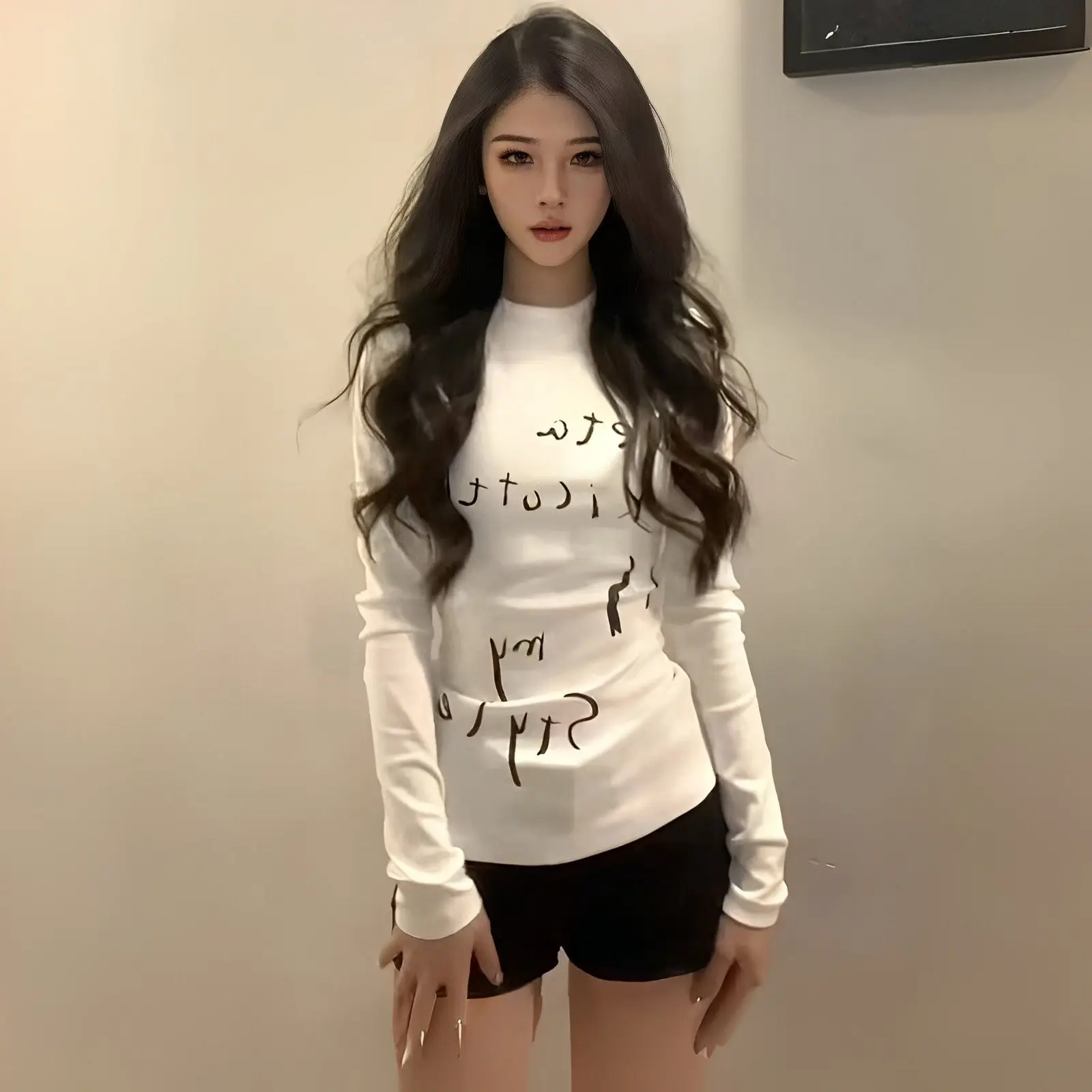 

White Printed Long-Sleeved T-Shirt Women 2024 Autumn New American Unique Slim-Fit Bottoming Shirt Design Top