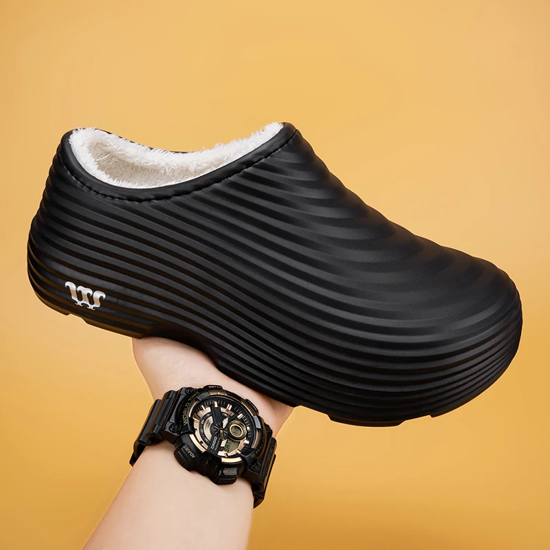 2025 Pantofole in cotone di nuova moda da uomo Scarpe invernali calde in cotone per la casa Scarpe da giardino impermeabili Slip per interni su scarpe concise