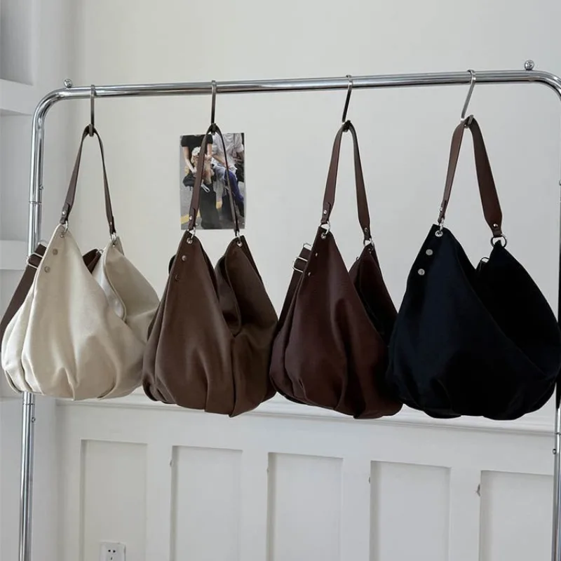

Luxury Fashion Forward Crossbody Designer Diaper Bag Women Fashionable Large Capacity Tote Elegant Leather Shoulder Bag Trendy