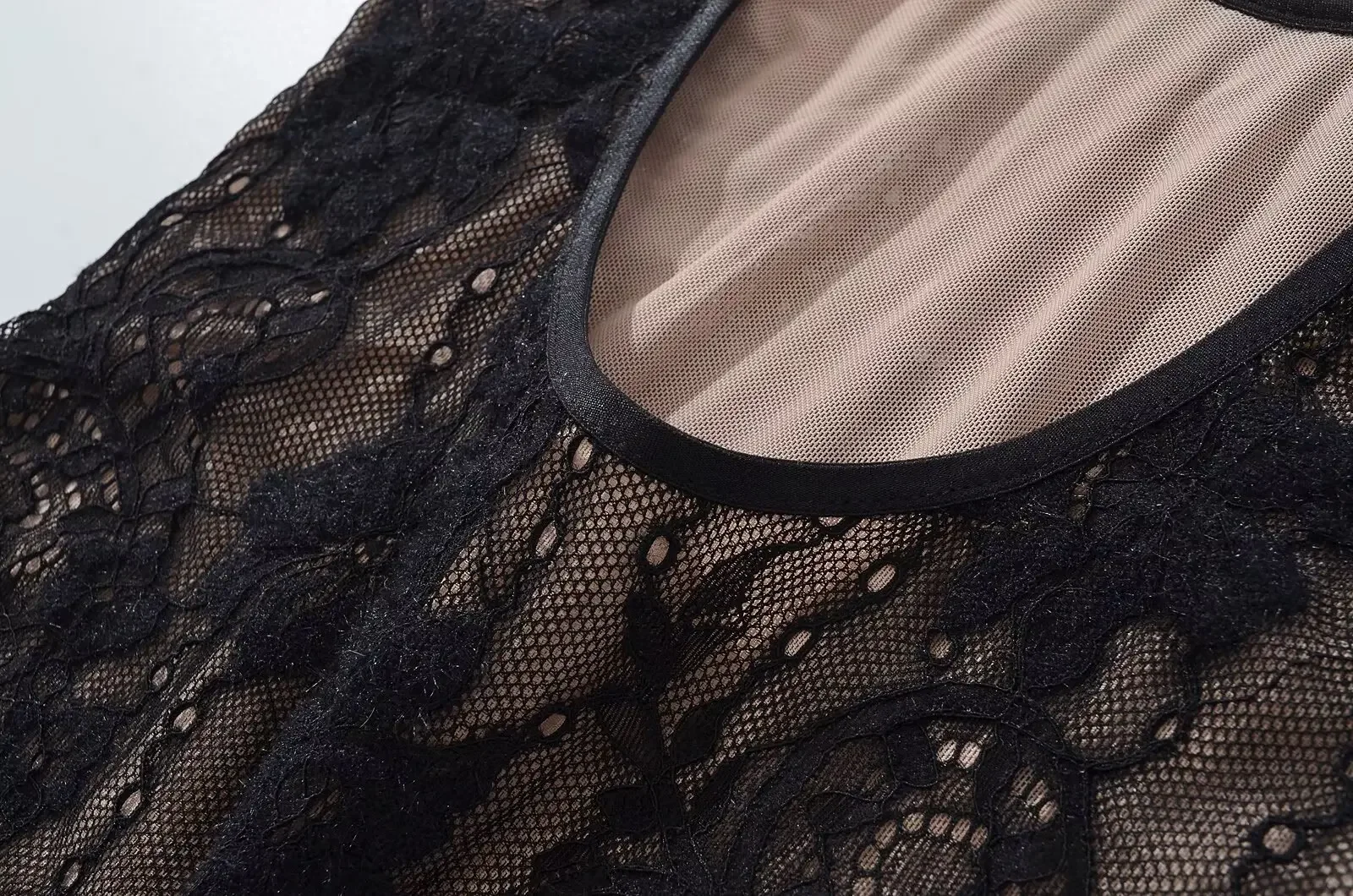 Sexy, durchsichtiger Spitzen-Bodysuit mit Futter, rückenfreier Spaghetti-Träger-Body, eng anliegender, kurzer Jumpsuit, figurbetonte Romper- und Playsuit-Modelle für Damen. – Detail 32