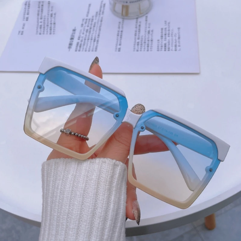 

Unisex Fashion Square Gradient Lens Sunglasses for Women Vintage Simple Large Frame Shade Sunglasses Men Travel Driving Eyewear