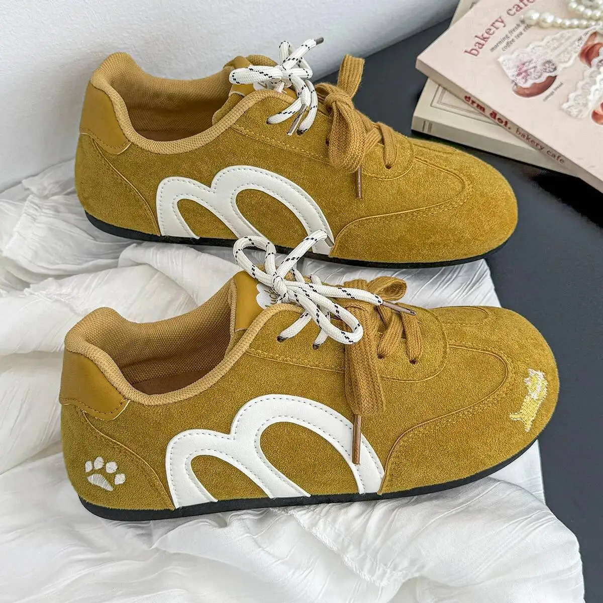 Sports Shoes 2025 New Women's Ins Casual Sneakers Shoes Soft Soled Non Tiring Thin Soled Cute Embroidered Versatile Shoes