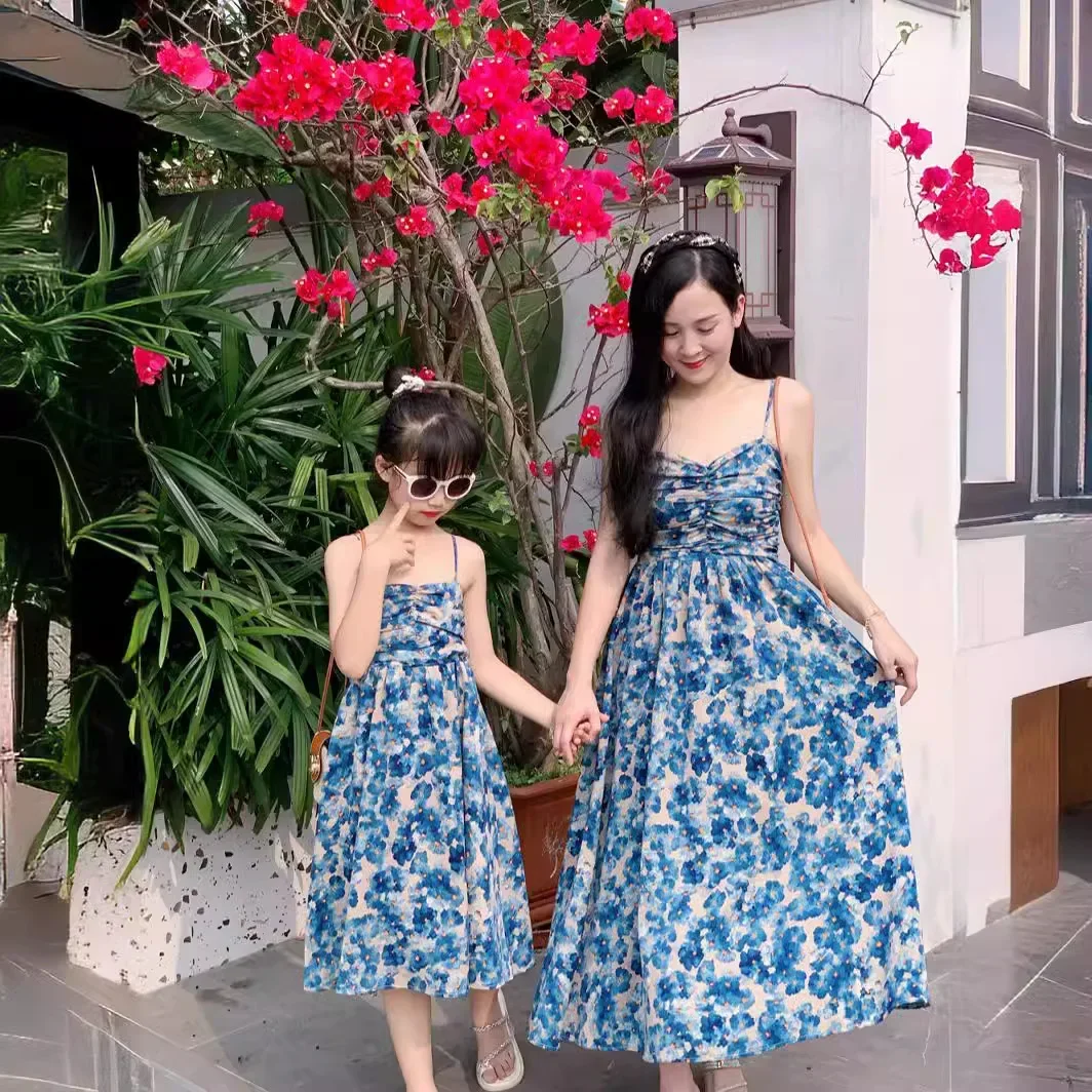 Vacation Look Mom and Daughter Resort Dress Blue Floral Print Mother Baby Girls Beach Dresses Korea Holiday Momy and Me Clothing