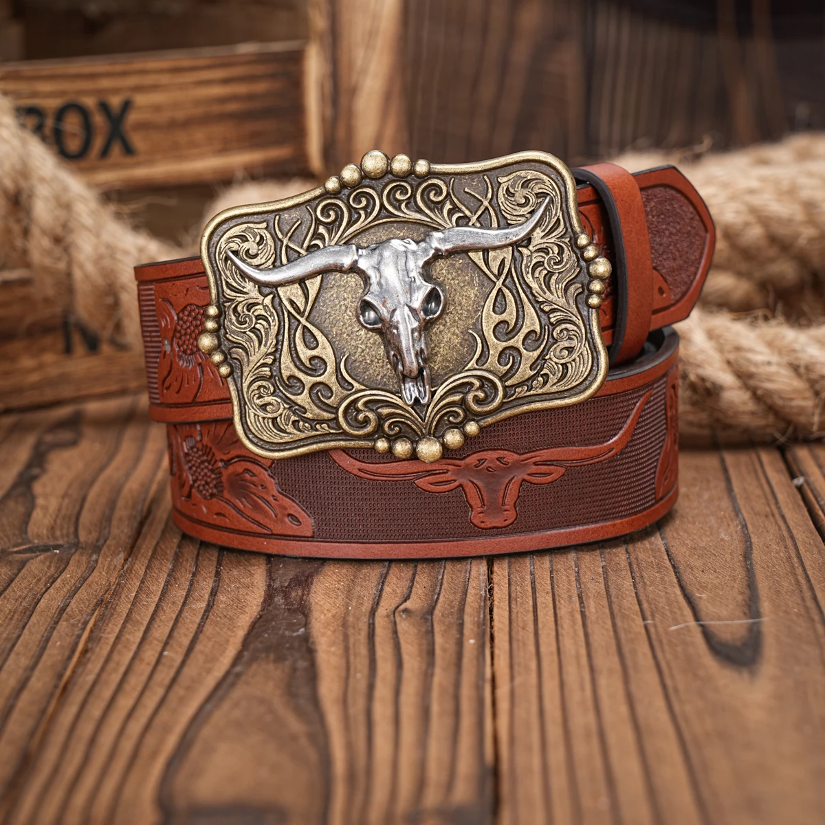 A men\'s and women\'s casual retro belt Western style! PU leather belt with metal buckle, suitable for daily work wear
