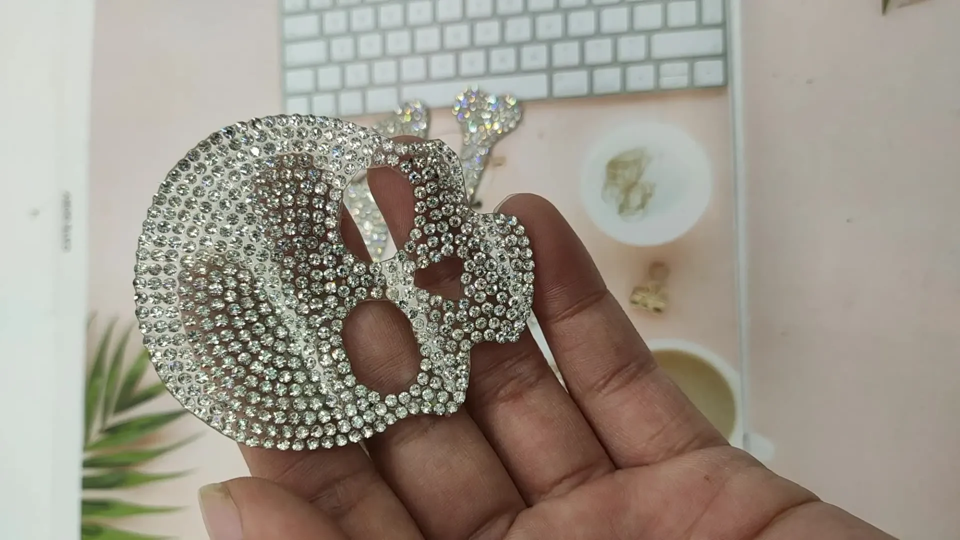 Silver Skull Hot Diamond Sequin Iron On Applique Patches Hot Fix Rhinestone Transfer Motifs Transfer On Diy Shirt Dress Trouser