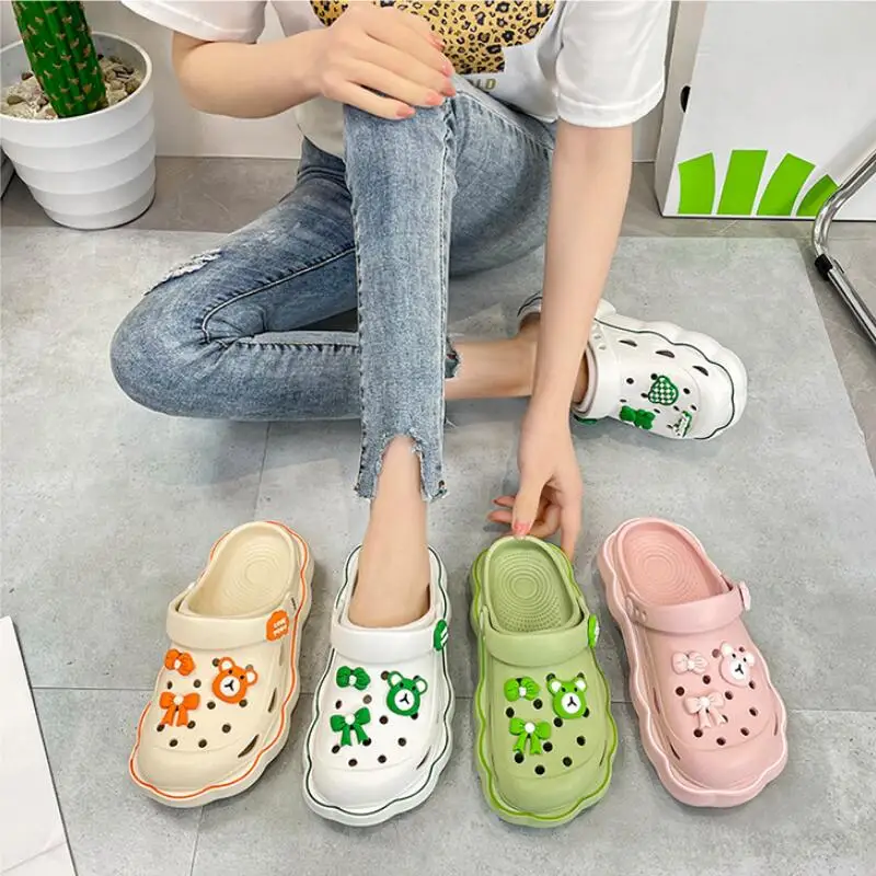 Summer New Hole Shoes Non-slip Garden Shoes Women Beach Slippersals Classic Nursing Clogs Hospital Work Medical Sandals