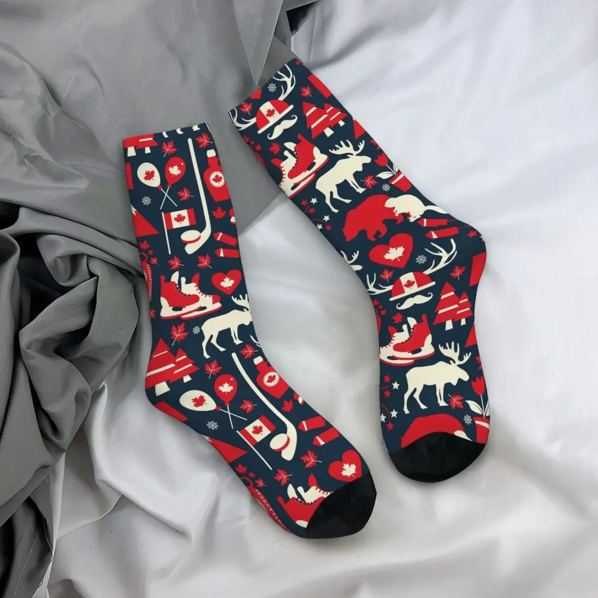 جوارب كندية متوسطة الساق، أحذية أنيقة مع عناصر وطنية