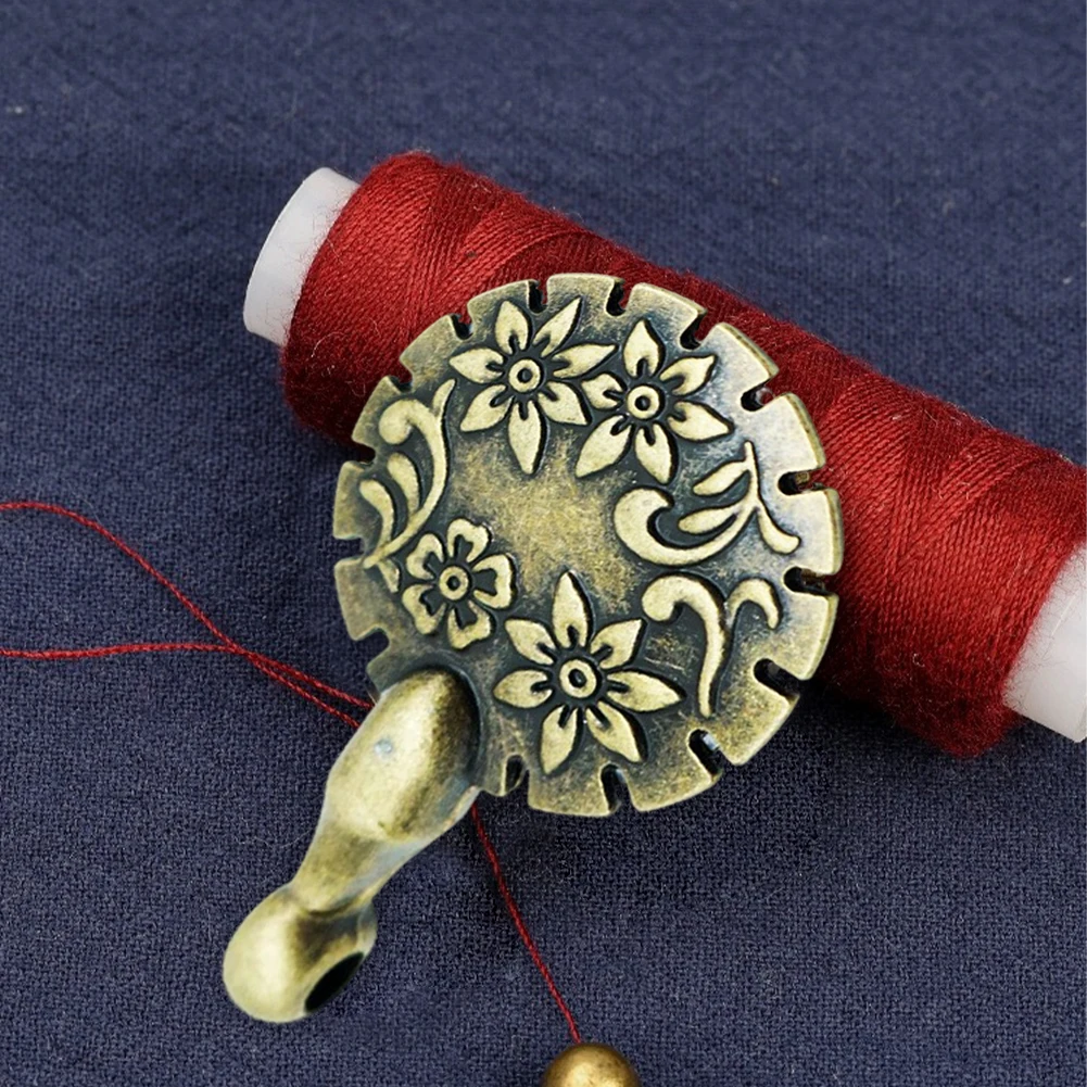 Vintage Thread Cutter Pendants Antique Thread Cutter Metal Yarn Cutter for Home Needlework DIY Craft Tools Sewing Supplies