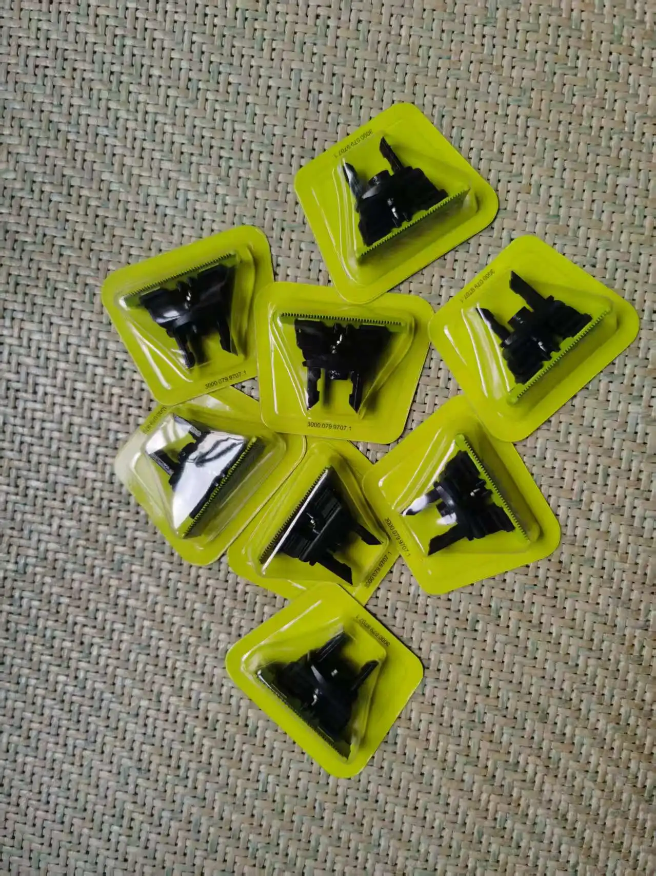 Рисунок 6 - Комплект для замены электробритвы