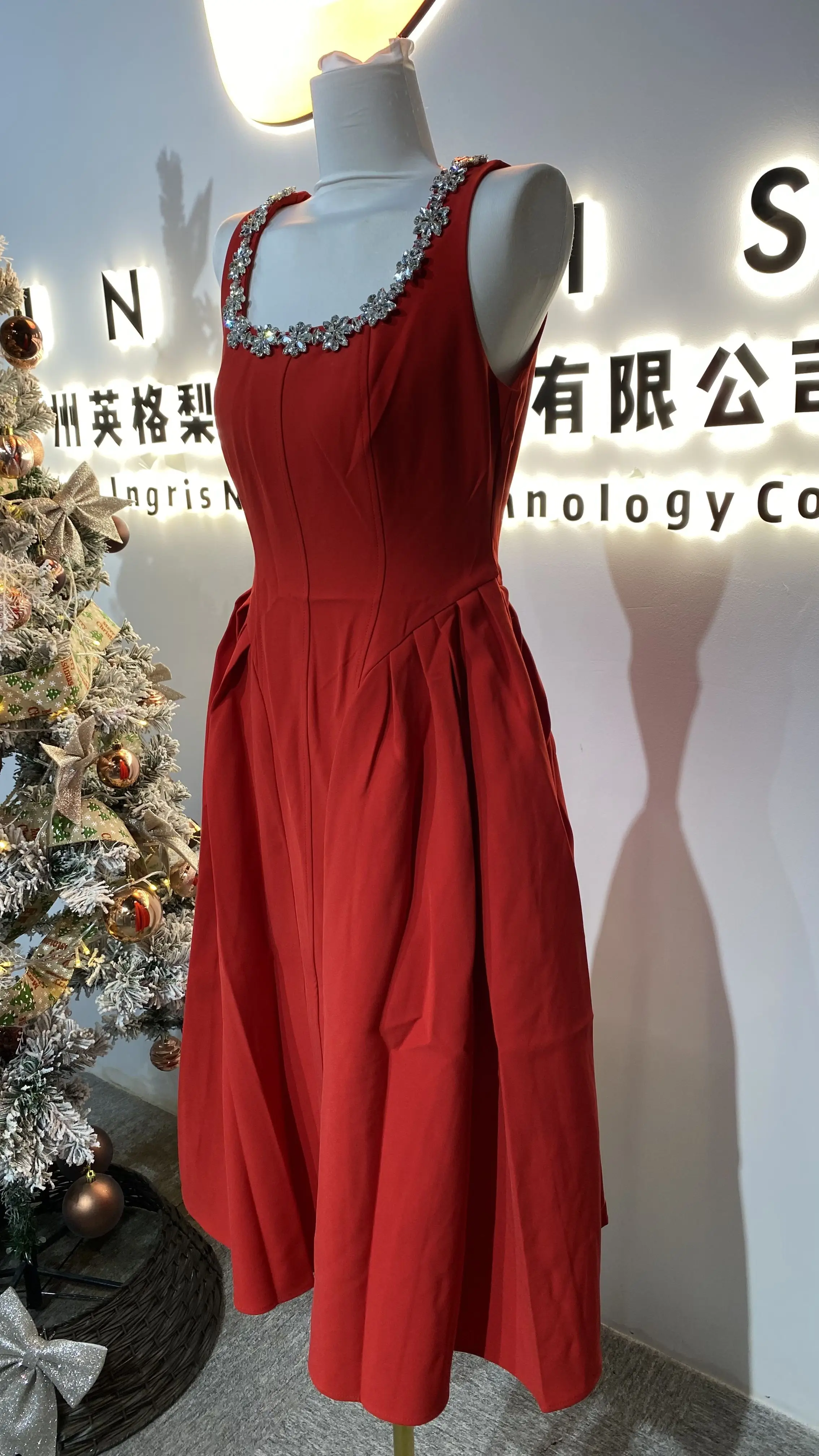 ソリッドカラー夏の女性のエンパイアセクシーなレッドビーズスクエアネッククリスタルダイヤモンドバックレスウェディングパーティープロム-GZMM235