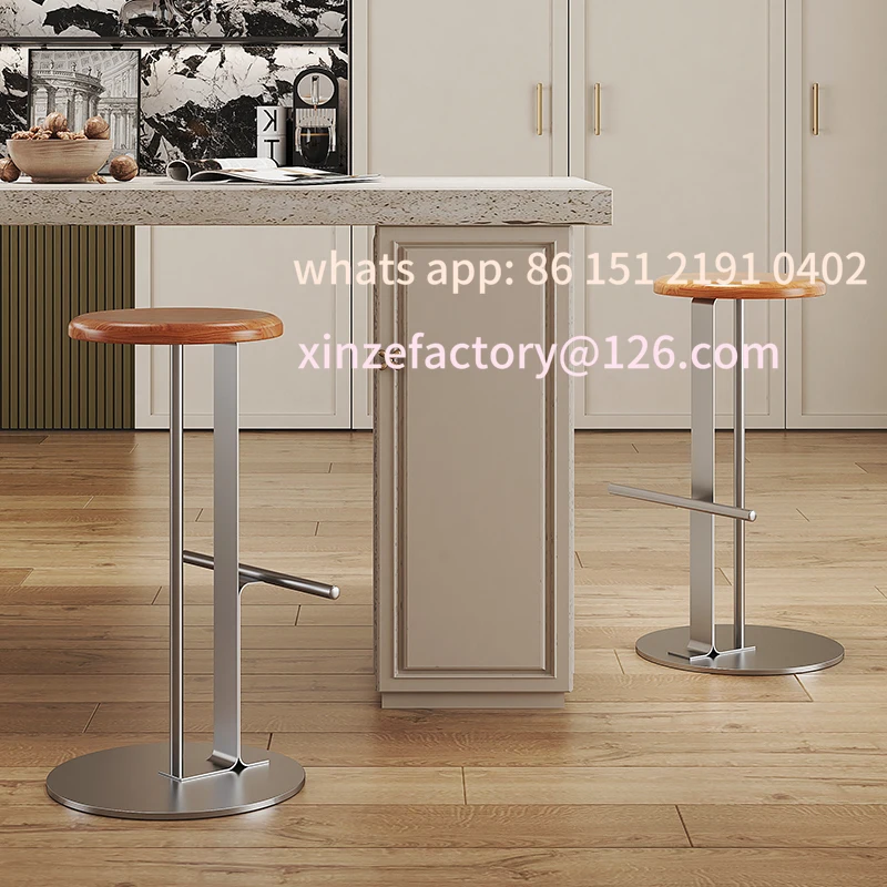 カスタマイズ可能な日本のミニマリストバースツール、家庭用無垢材ハイチェア、メタルカウンターチェア、ソーシャルメディアで人気