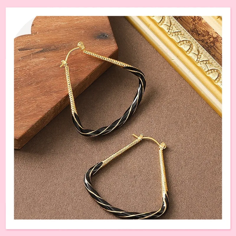 

Французские ретро-серьги с элегантным геометрическим дизайном, нерегулярной формы, для женщин, модные, высококачественные, создающие особую атмосферу.