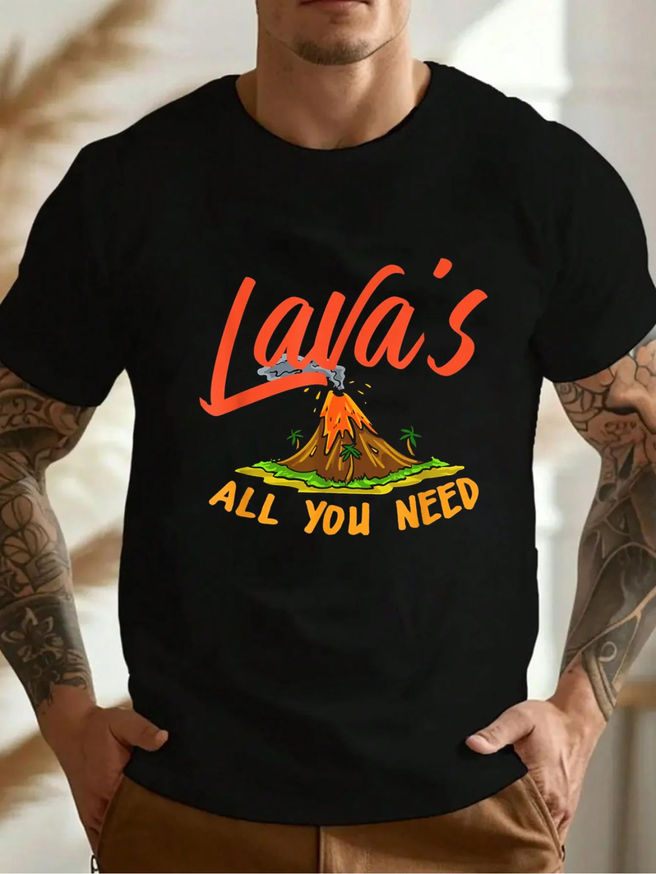 T-shirt hawaïen pour hommes avec motif volcanique - Design Lava'S All You Need, avec motifs volcaniques orange et jaunes - un cadeau parfait pour