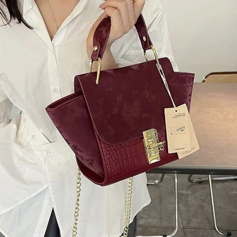 

Vintage French Underarm Bag Ruffled Detail Y2K Style Female Bag Commuting Casual Attractive Trendy