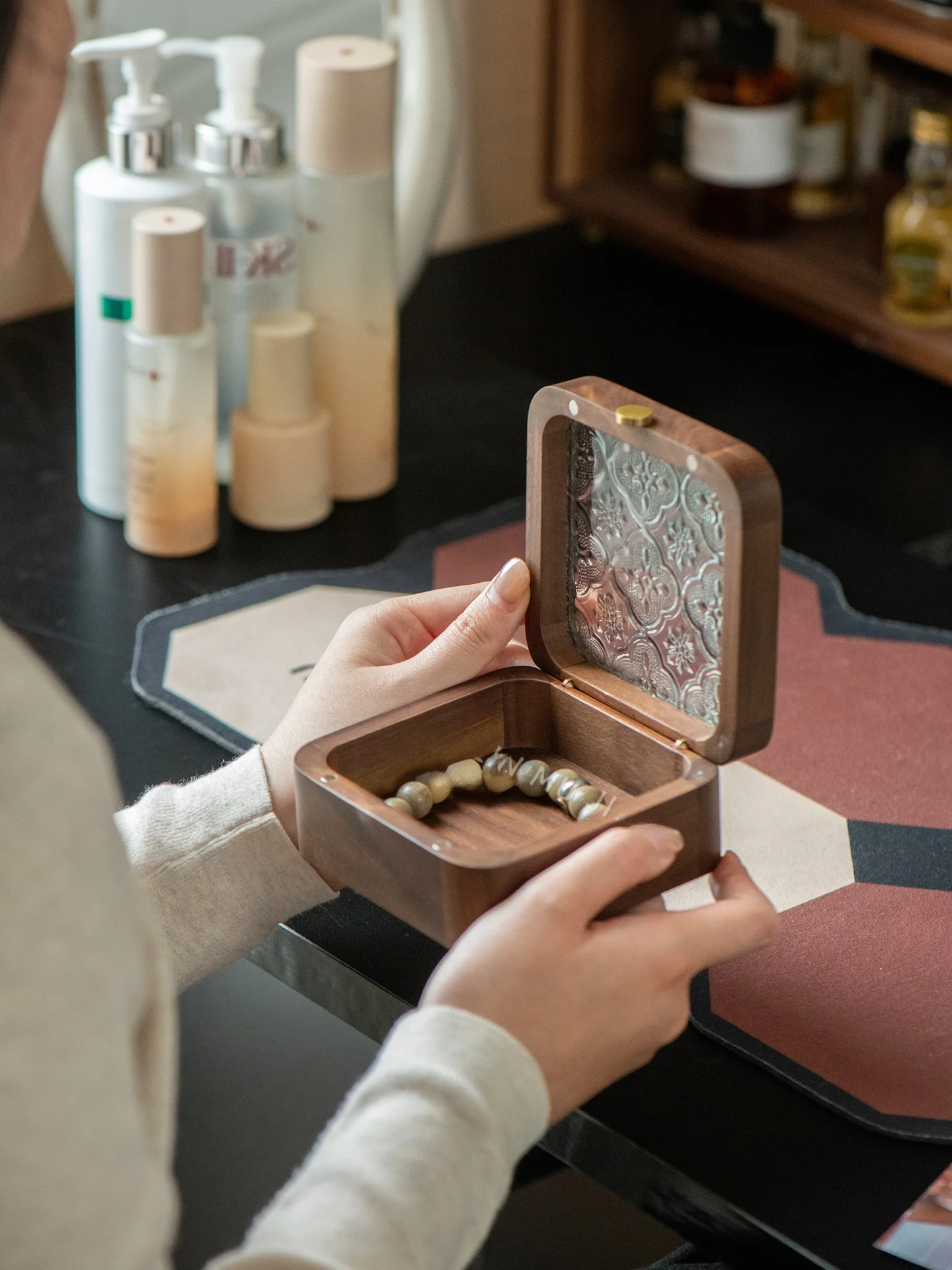 Exquisite Wooden Storage Box for Bracelet And Bead Storage Handmade Vintage Style Jewelry Box Luxury Premium Gift Packaging