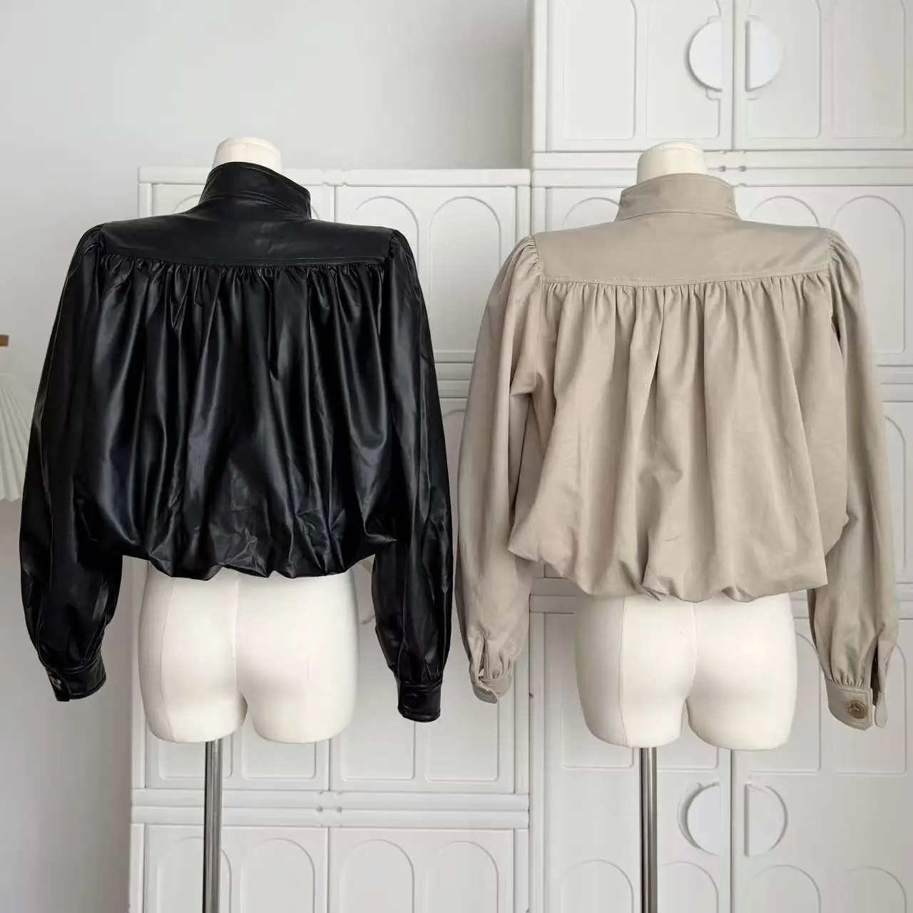 レディース春秋ハーフハイカラー長袖PUレザープリーツヘムショートジャケットレディースストリートウェアシングルブレストアウター