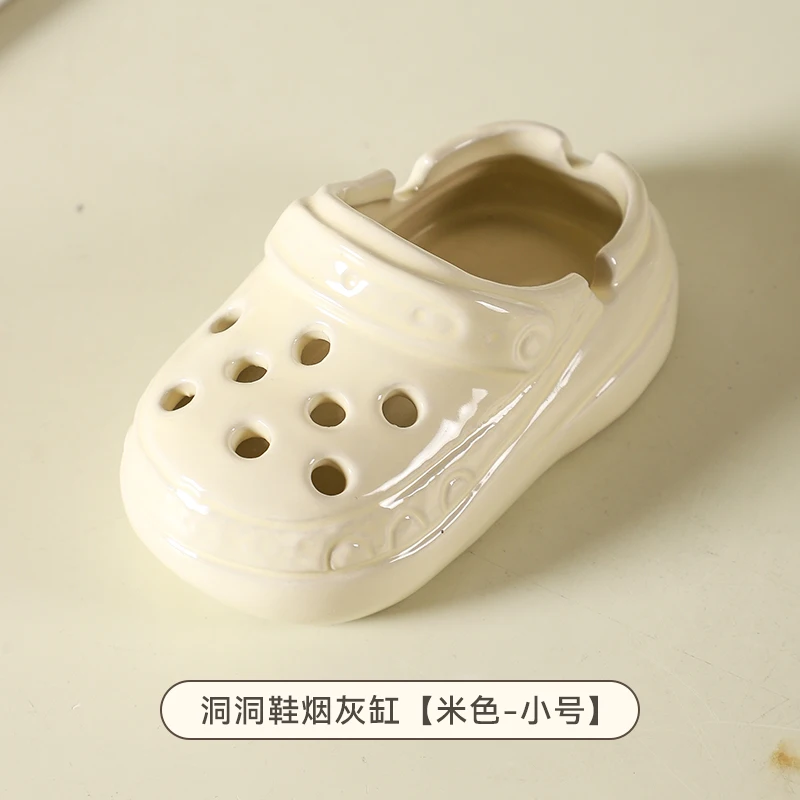 

Hiking shoes ceramic ashtray for home living room coffee table ashtray, internet sensation ashtray, dust-proof, decorative piece