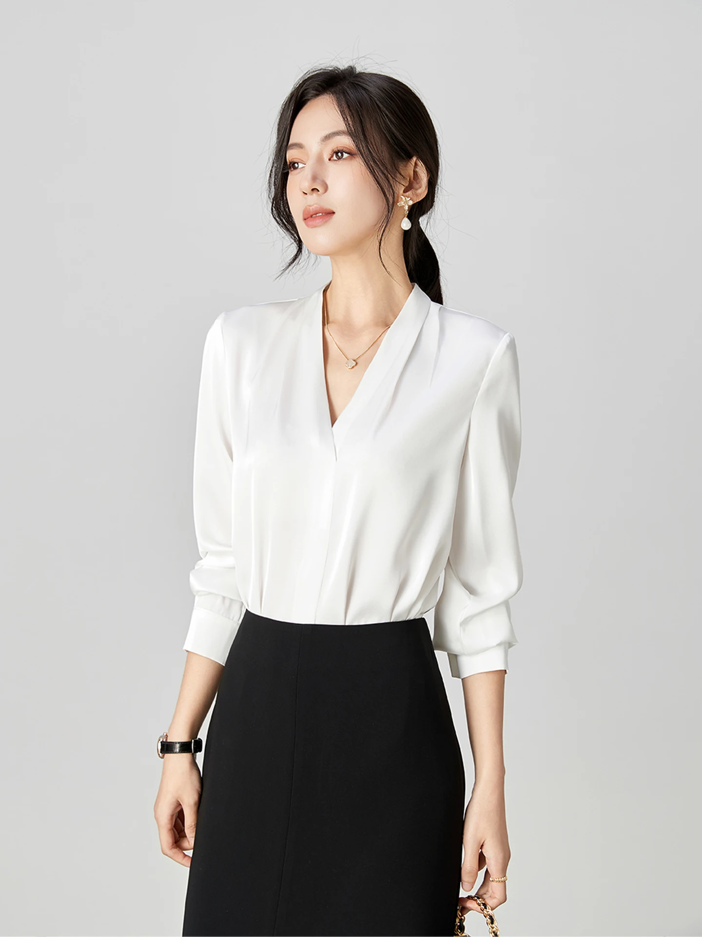 

Spring Summer New Style White Acetate Satin Shine V-neck Long Sleeve Commute Shirt Simple High-grade Women's Top Fashionable