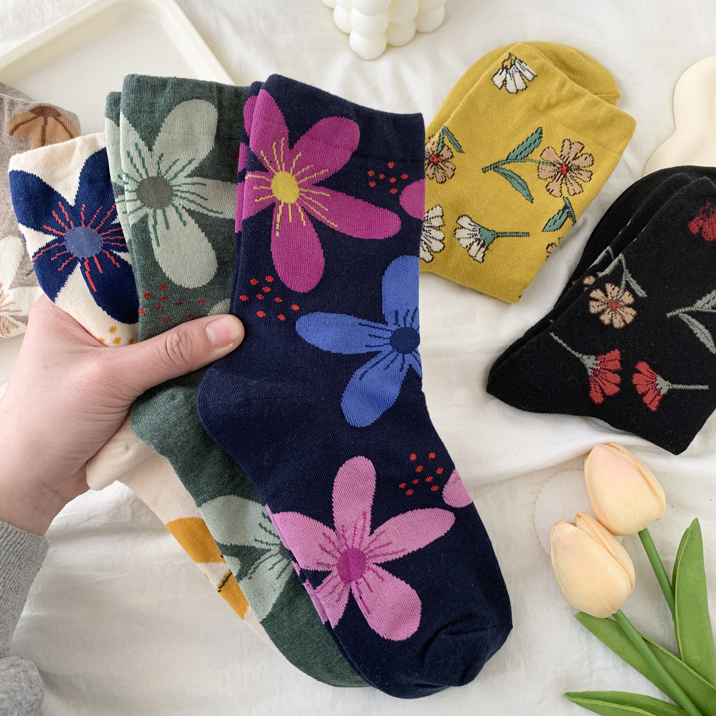 6 Pairs of Graffiti Flower Mid-Calf Socks, Thin Vintage Floral Versatile Trendy Socks for Spring and Summer