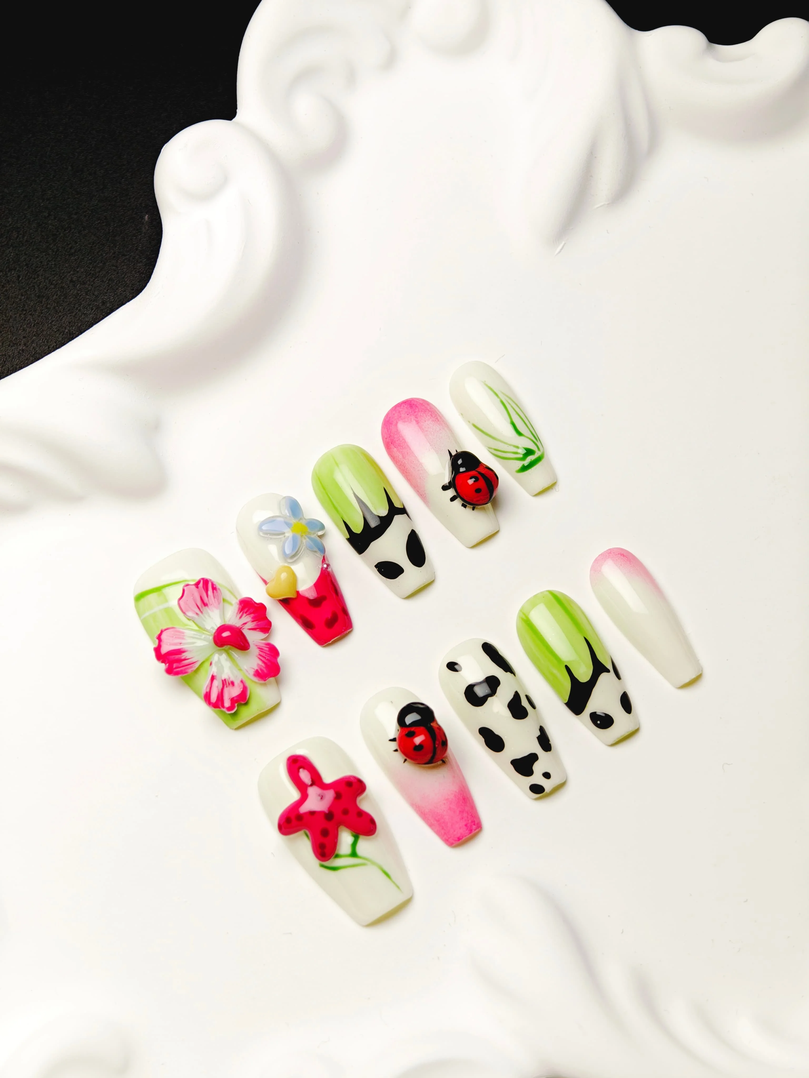 

Накладные ногти ручной работы с 3D цветами и божьими коровками, милые накладные ногти с градиентным принтом коровьей шкуры, средние квадратные многоразовые ногти для женщин
