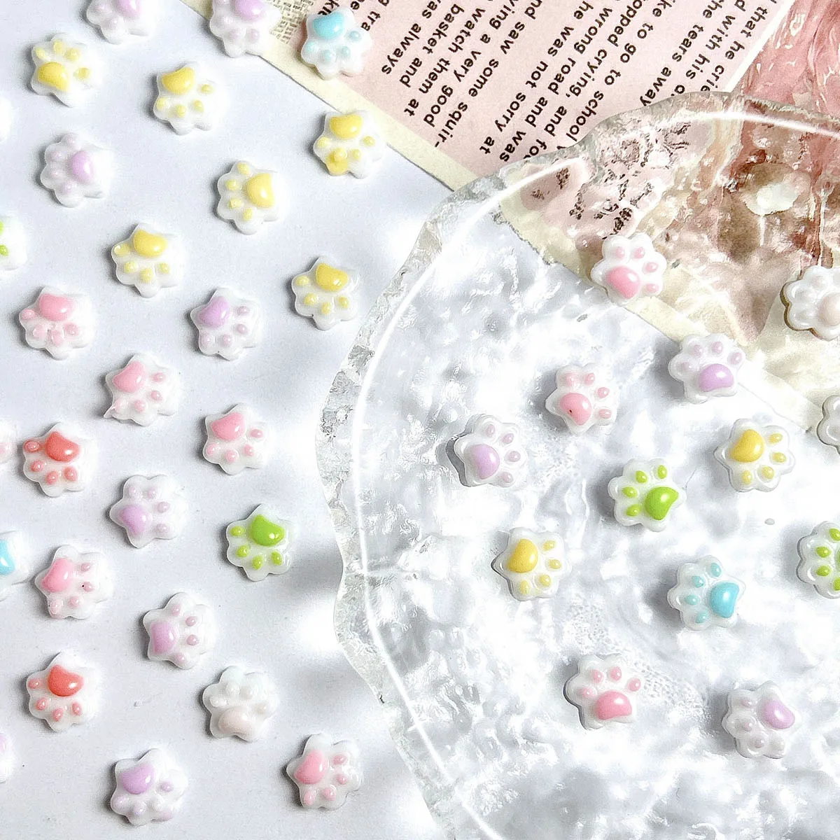 20PCS 3D Leuchtende Cartoon Farbige Klaue Harz Nail art Dekorationen Kreative Niedlichen Tier Pfoten Nagel Charms für DIY Telefon fall Nägel