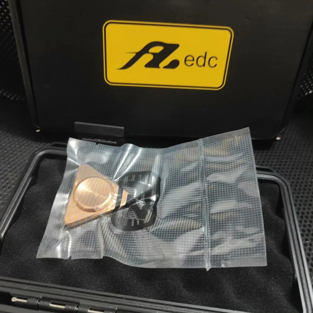 FZEDC فيدجيت سبينر لعبة تخفيف التوتر ثلاث شفرات فيدجيت سبينر ألعاب تململ معدنية للبالغين