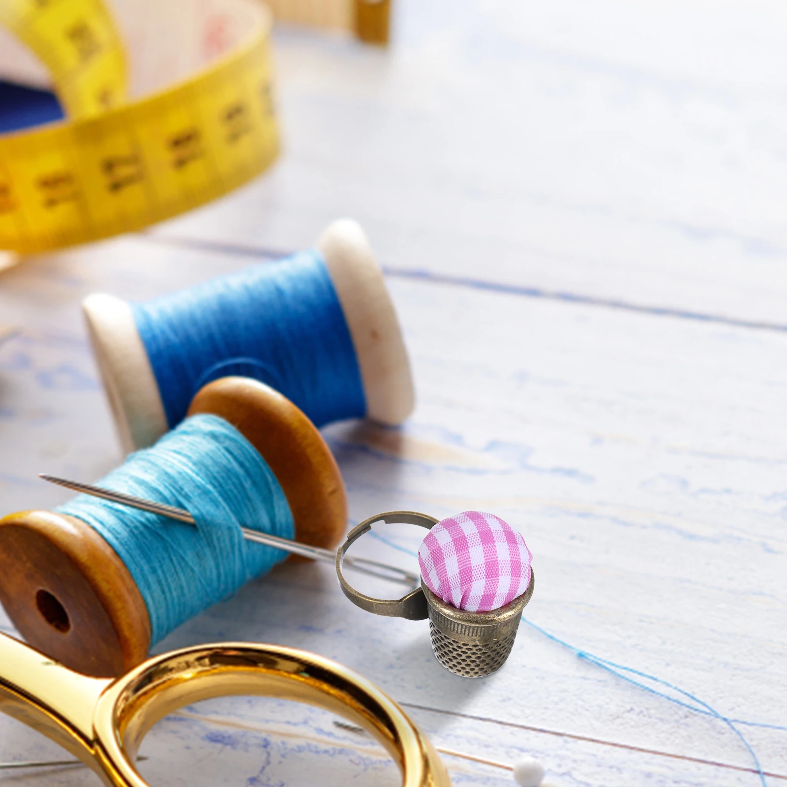

Lovely Compact Reusable Pin Cushion Ring Sewing Needle Holder Fabric Metal Finger Pad Embroidery Accessory Tool Household Daily