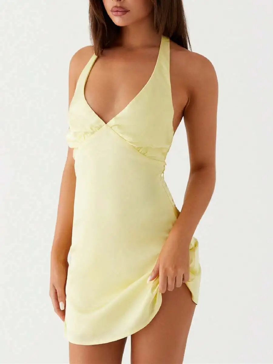 

Лимонно-желтое мини-платье с вырезом халтер, драпировкой и асимметричным подолом