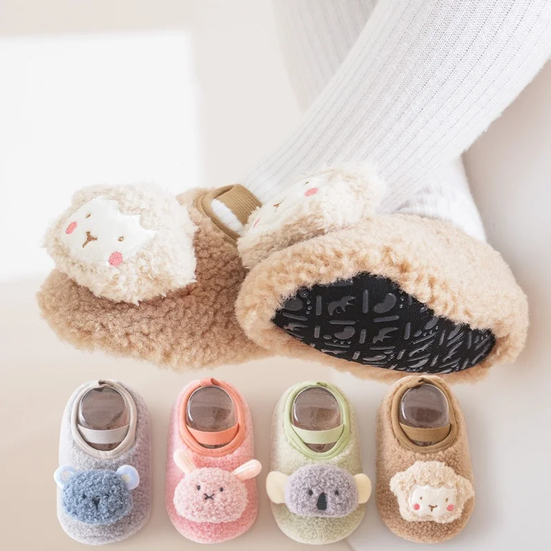 أحذية أطفال مضادة للانزلاق على الأرض مشوا لأول مرة، جوارب شتوية لطيفة على شكل رسوم كرتونية سميكة ونعل ناعم للفتيات والأولاد