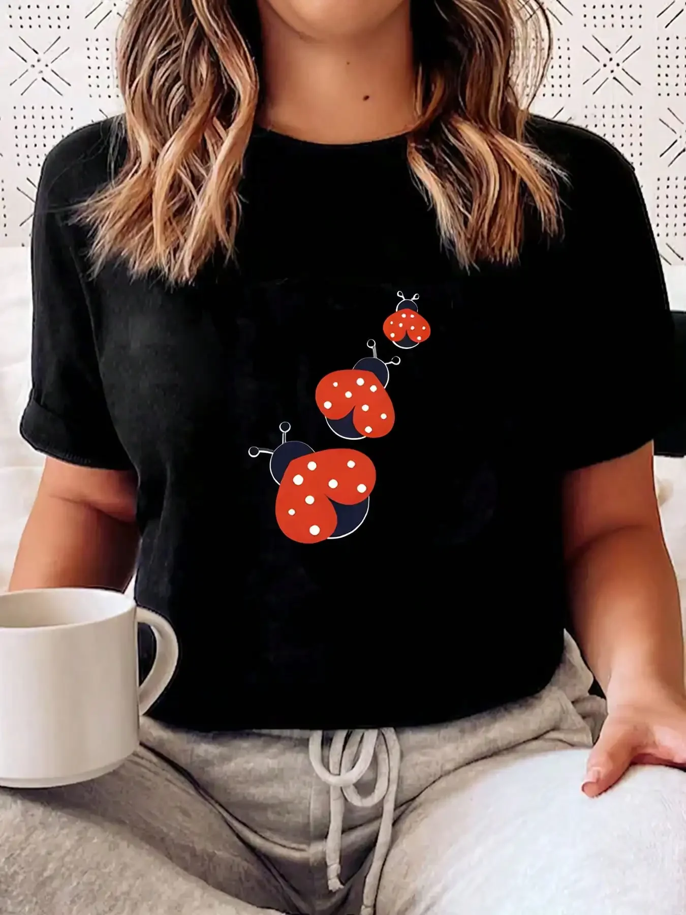 

Summer American Ins Ladybug Print Ladies T-shirt Fashionable Women Y2k Personality Comfortable Outdoor Short-sleeved T-shirt