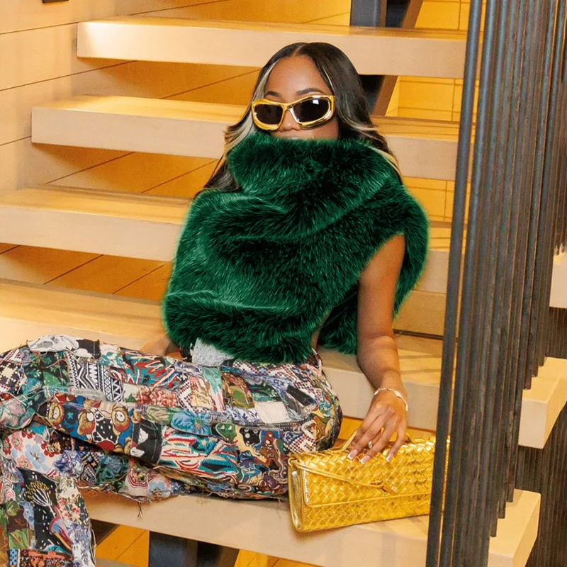 

Green Faux Fur Jacket Vests Women Luxury Warm Fluffy Turtleneck Sleeveless Chains Coats Tops 2025 Fall Winter Furry Cape