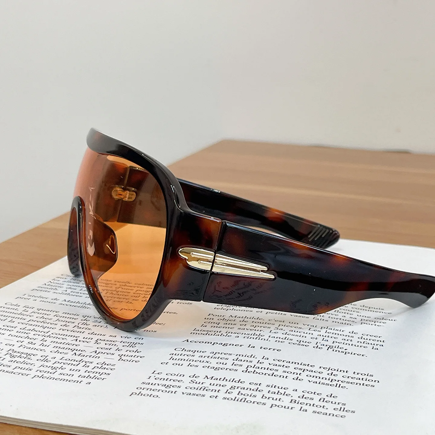 One Piece Oversized Shield Sunglasses Women New Fashion Brand Large Frame Black Leopard Gradient Sun Glasses Men Hip Hop Shades