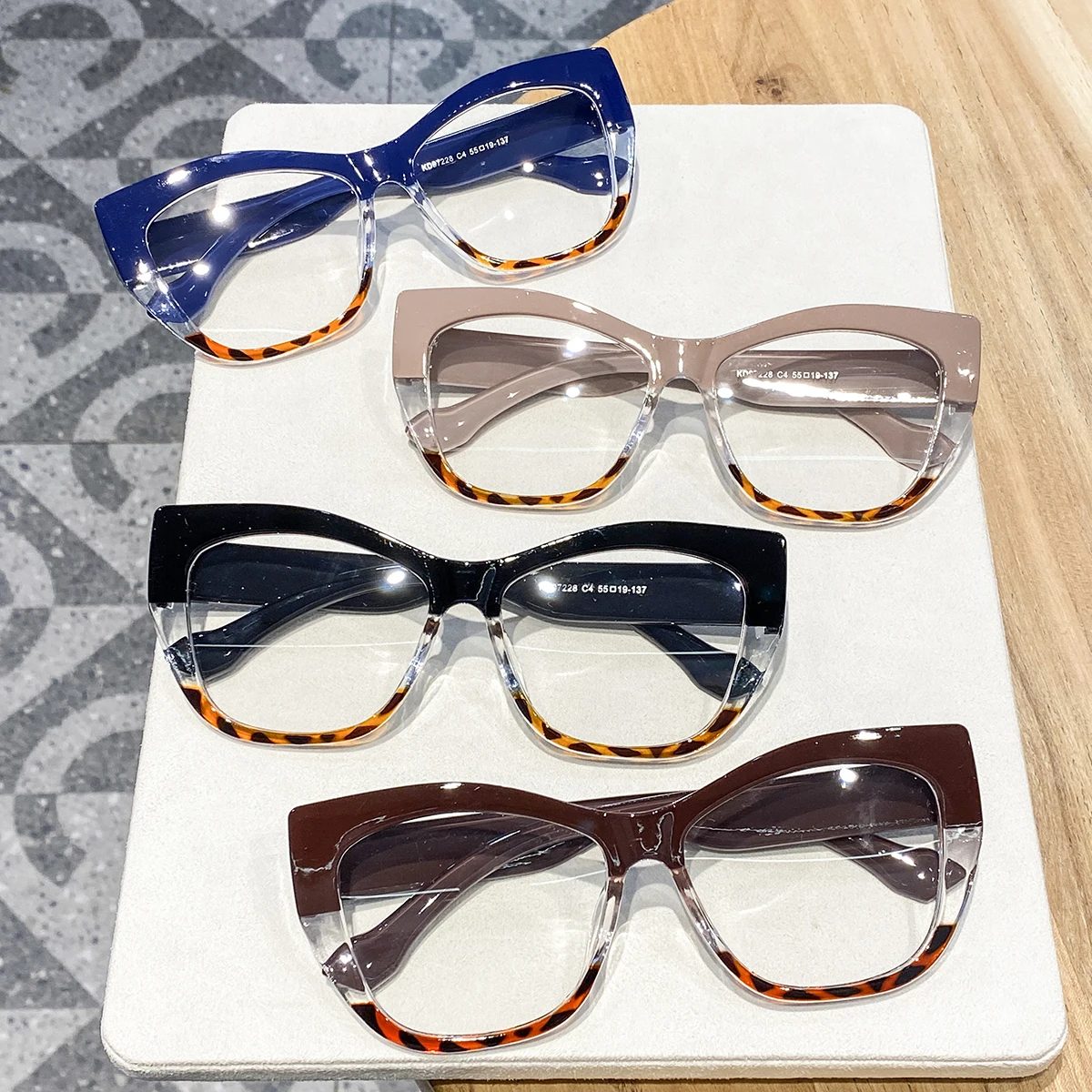 4 Pairs of Women's Large Frame Cat-Eye Glasses with Bean Flower Pattern, Stylish and Eye-Catching, Contour-Enhancing, Versatile Women's Glasses, Suitable for Trendy Street Photography, Casual Outings, Dates, and Parties
