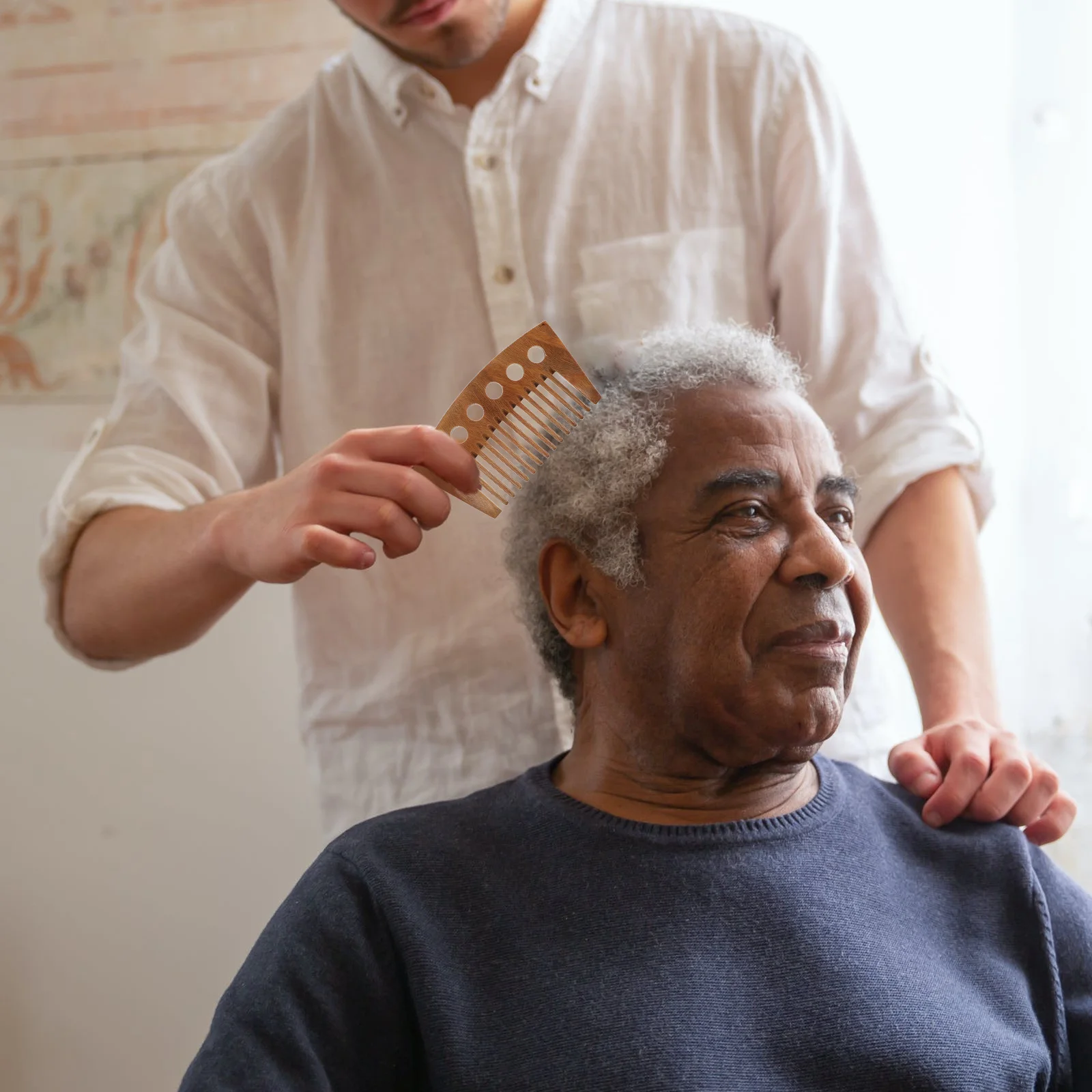 

Расческа из сандалового дерева с широкими зубьями, антистатические расчески для вьющихся волос для женщин и мужчин, натуральное зерно, прочный массажный дизайн, подходит