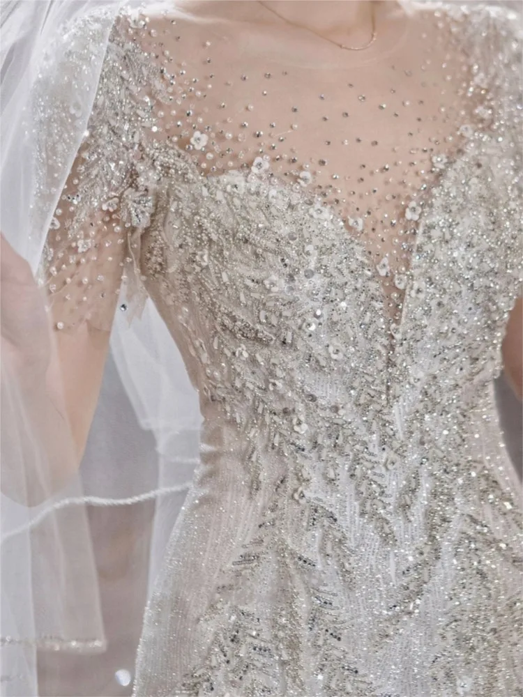 Nowa sukienka szyfonowa na jedno ramię, bardzo ciężka, w stylu lekkiego luksusu z trenem typu rybka.