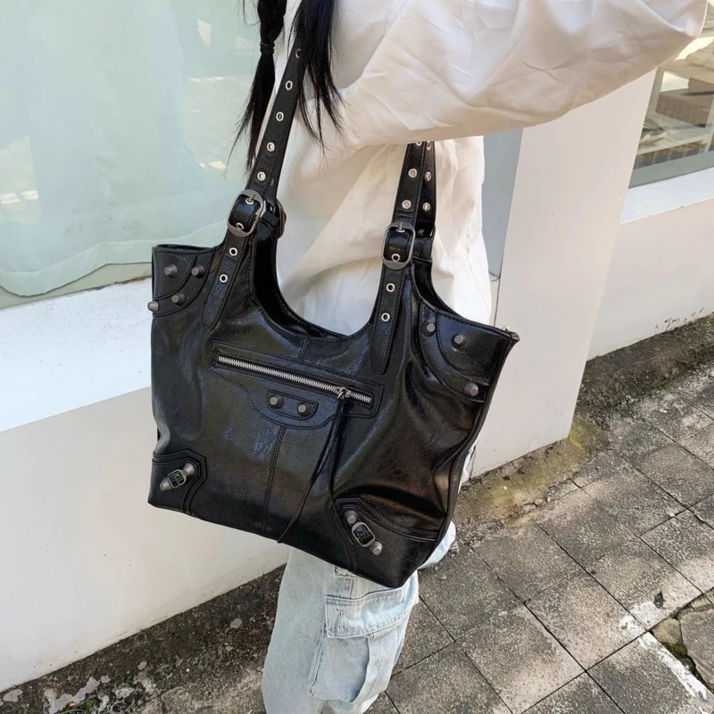 

Harajuku 90s Vintage Rivet Tote Bag Women High Quality Leather Large Capacity Shoulder Strap Handbag Gothic Travel Coach Bags