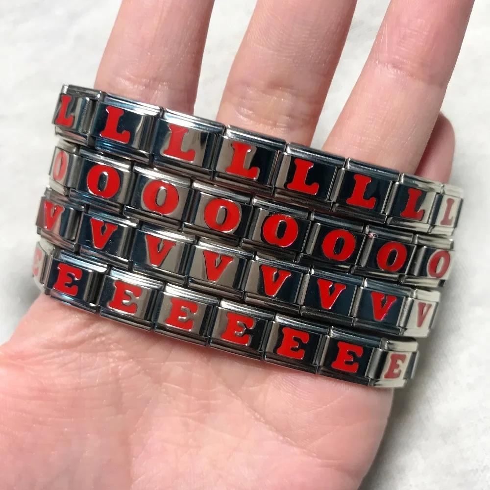 Pulseira DIY de aço inoxidável para homens e mulheres, encantos vermelhos, 26 letras inglesas, A-Z, link italiano, pulseira de módulo, corrente de mão colorida, menina, joias