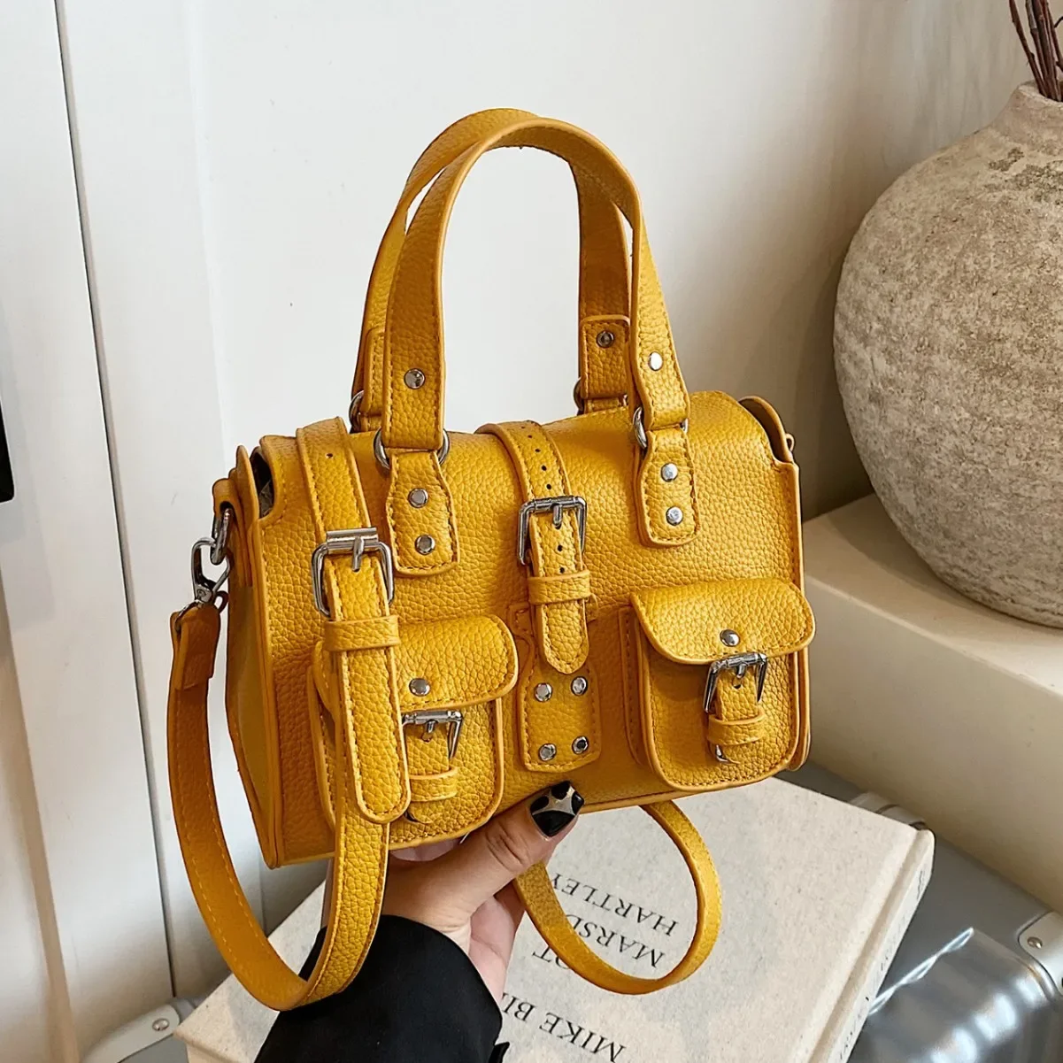 

‌ Байкерская большая сумка премиум-класса 2025 года ‌ - Стильная женская мотоциклетная сумка через плечо, шикарная рабочая сумка через плечо с заклепками