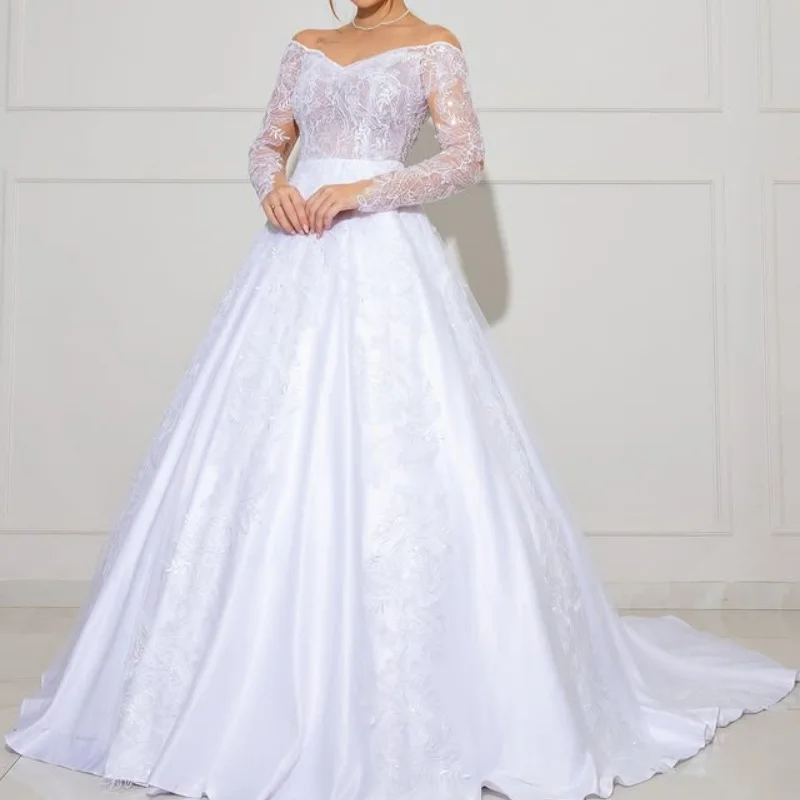 

Customized satin ivory Ball Gown Royal Wedding Dresses Lace applique Sweetheart decal Long tail Made Robe De