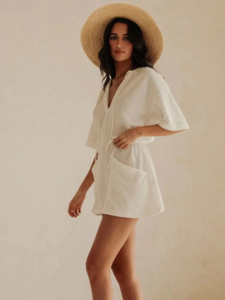 ชุดคลุมชายหาดสไตล์โบฮีเมียนเซ็กซี่ คอวี แขน 3/4 ผ้าถัก ชุดมินิเดรสสำหรับฤดูร้อนปี 2026 เหมาะสำหรับวันหยุดพักผ่อนริมทะเล