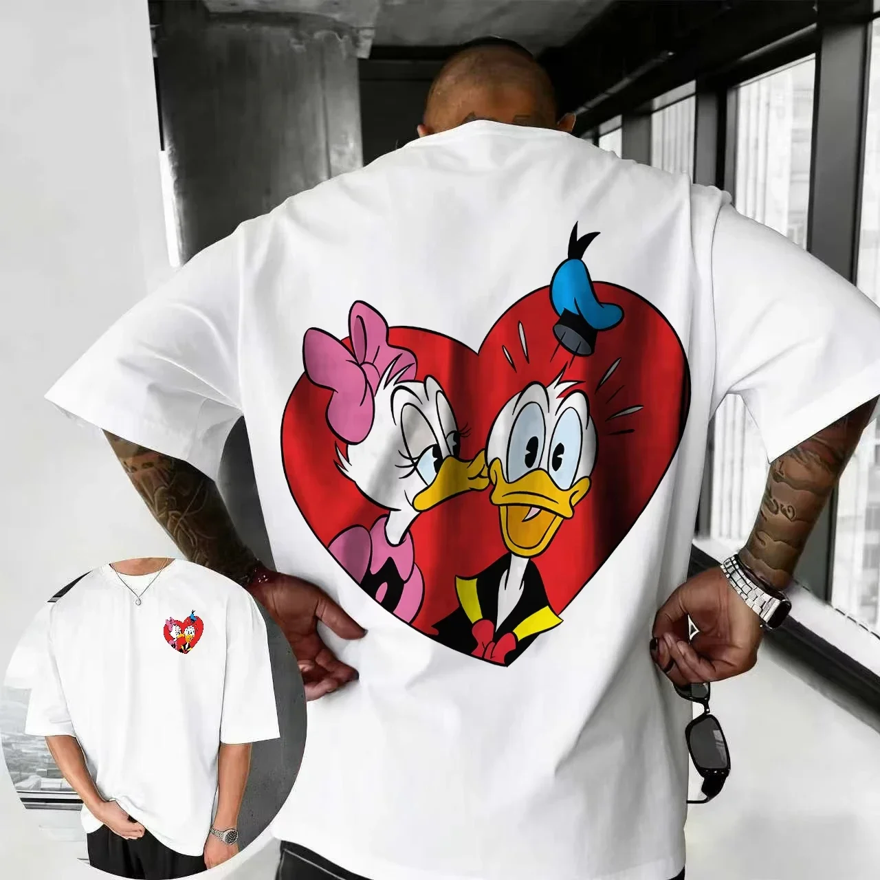 

Летняя футболка оверсайз из 100% хлопка с принтом «Поцелуй любви» (Дональд Дак и Дейзи) для взрослых и детей, коллекция 2026 года