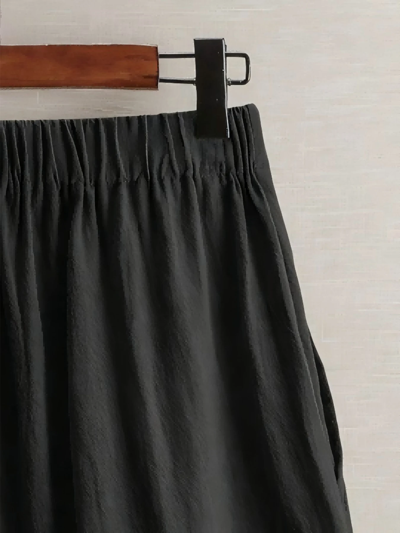 Sommerliche, leichte Damenhose mit fünf Taschen, weite, bequeme, gerade geschnittene Damenhose mit hoher Taille, modische Sport- und Freizeithose für den Außenbereich. – Detail 14