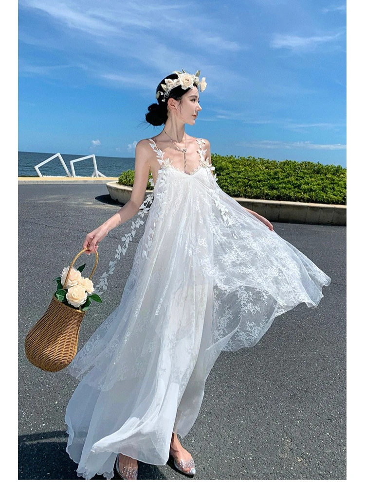 Robe de plage blanche Style Boho féerique pour femmes, maille brodée, bretelles papillon, longue robe en dentelle, sans manches, ample, vacances