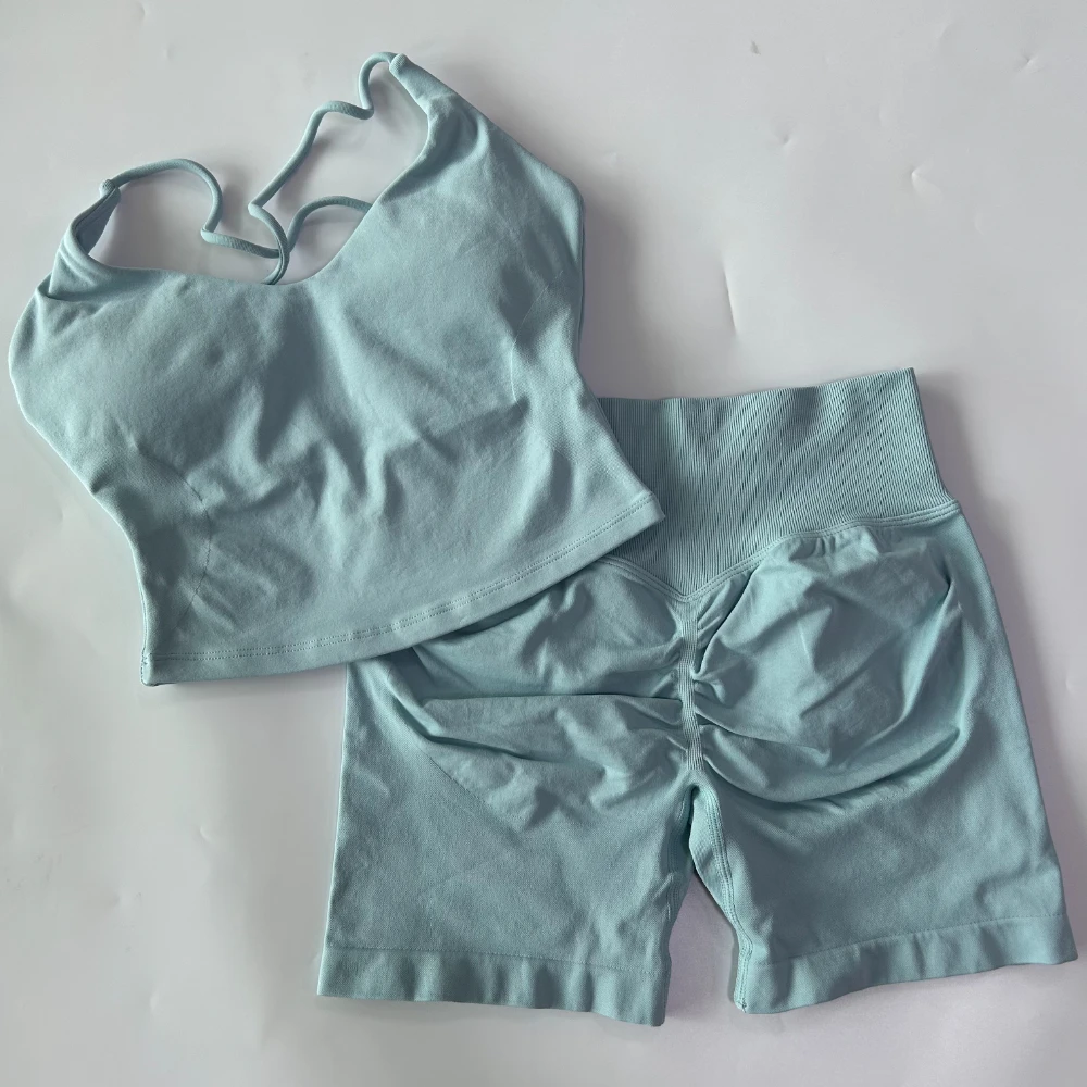 2-teiliges Gym-Set für Damen, nahtloses, rückenfreies Top mit Trägern, High-Waist-Yoga-Shorts, Fitnessanzug, Sportbekleidung, Workout-Set – Detail 13